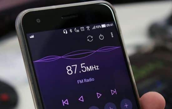 Accede a Música, Deportes y Noticias en Vivo desde tu Teléfono